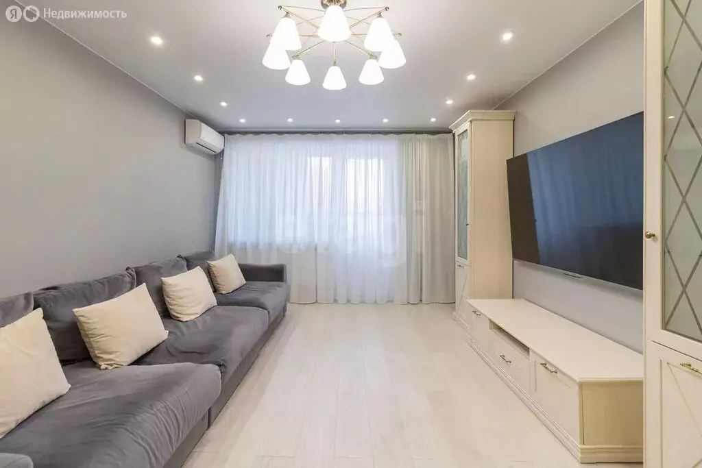 3-комнатная квартира: Тюменский муниципальный округ, рабочий посёлок ... - Фото 1