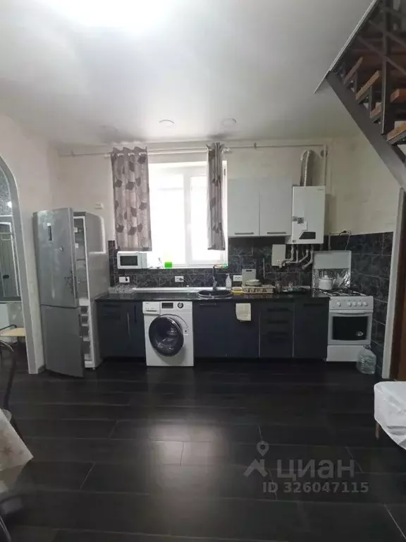 Дом в Крым, Евпатория ул. Гагарина, 40 (100 м) - Фото 1