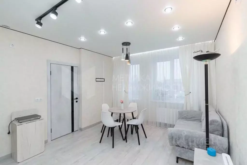 3-к кв. Тюменская область, Тюмень Комбинатская ул., 16к1 (58.9 м) - Фото 0