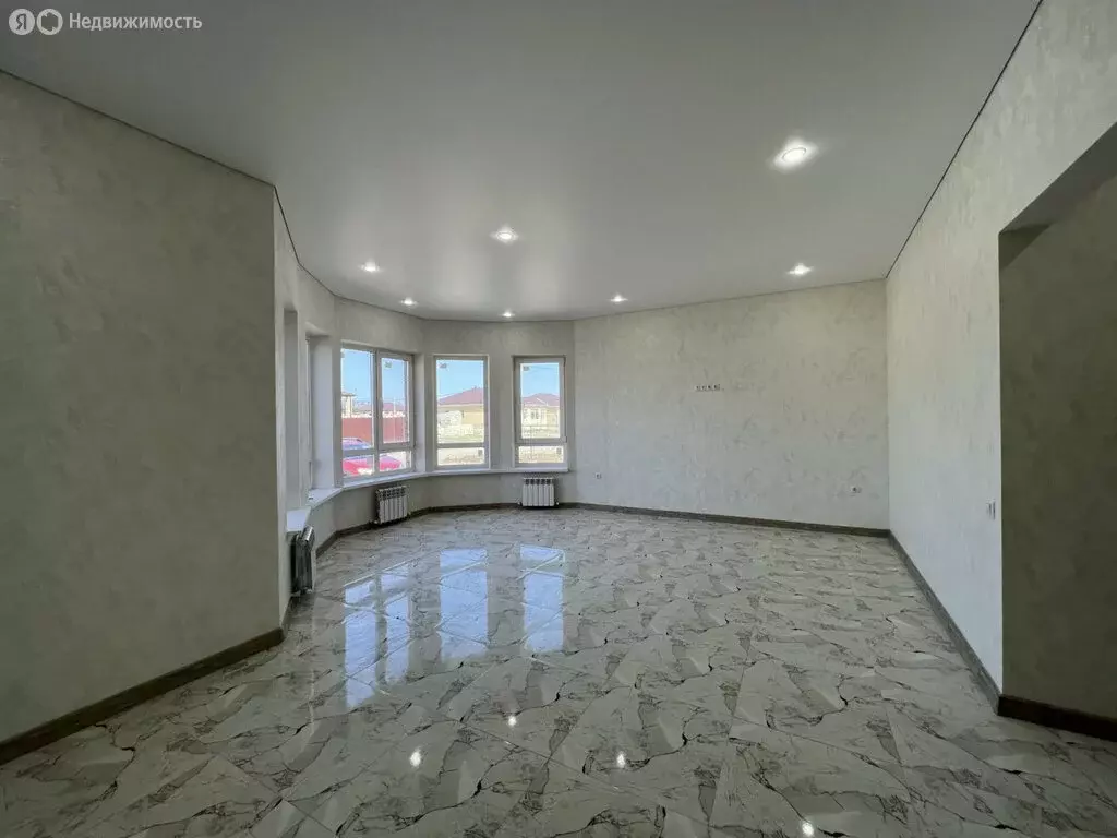 Дом в Михайловск, улица Вячеслава Тихонова, 5 (100 м) - Фото 0
