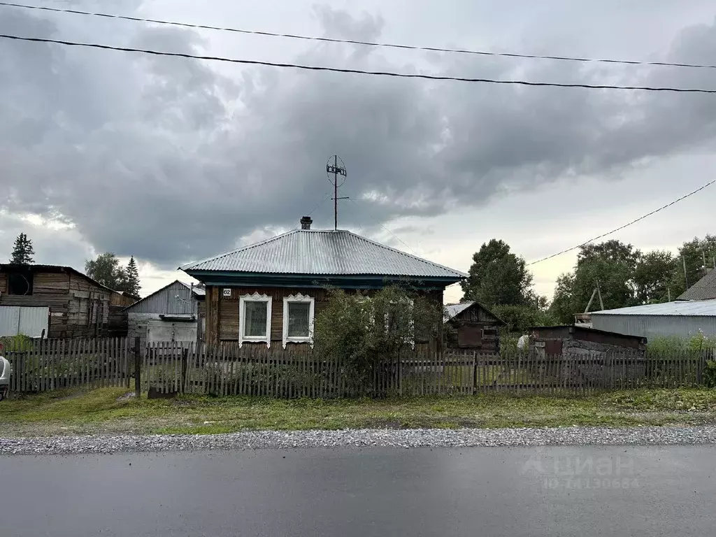 Дом в Кемеровская область, Топки ул. Калинина (42 м) - Фото 0