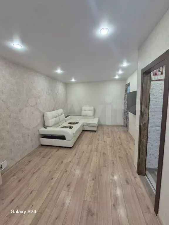 1-к. квартира, 30,4 м, 5/5 эт. - Фото 0