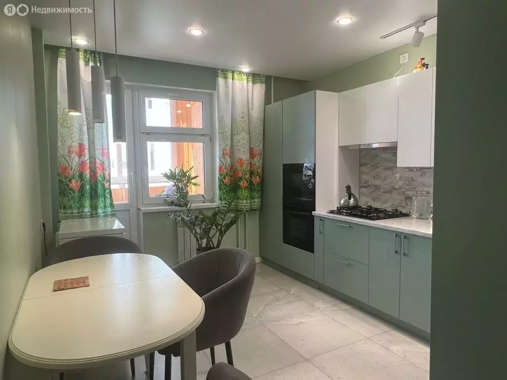 2-комнатная квартира: Якутск, улица Красноярова, 1 (78 м) - Фото 1