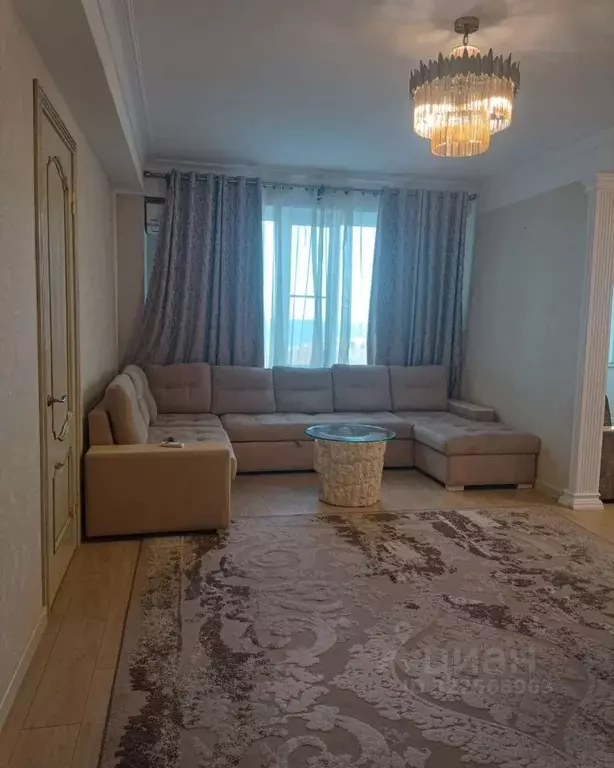 2-к кв. Дагестан, Каспийск ул. М. Халилова, 38 (85.0 м) - Фото 0