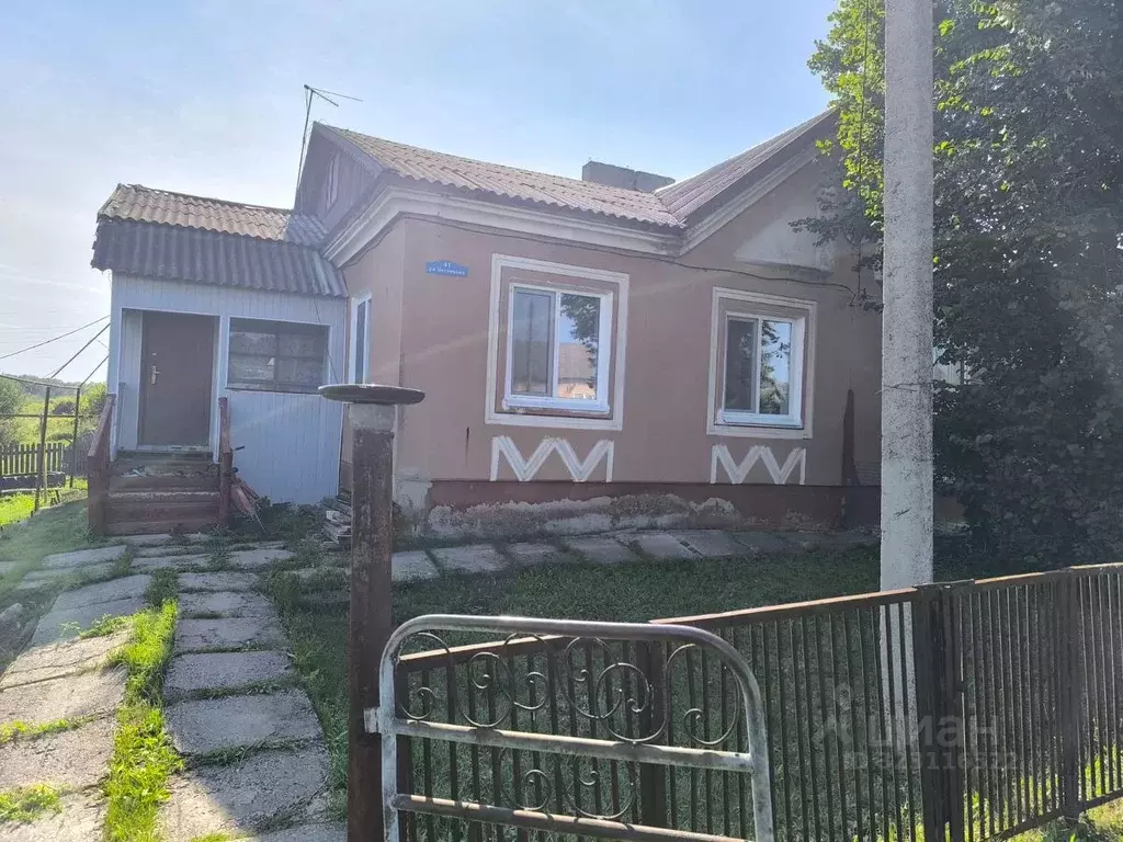 Дом в Саратовская область, Петровский район, Пригородное муниципальное ... - Фото 1