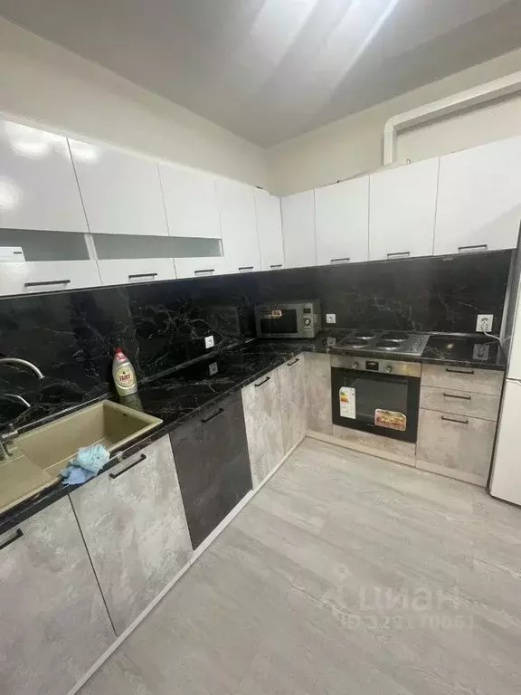 3-к кв. Башкортостан, Уфа ул. Генерала Ишбулатова, 8 (90.0 м) - Фото 1