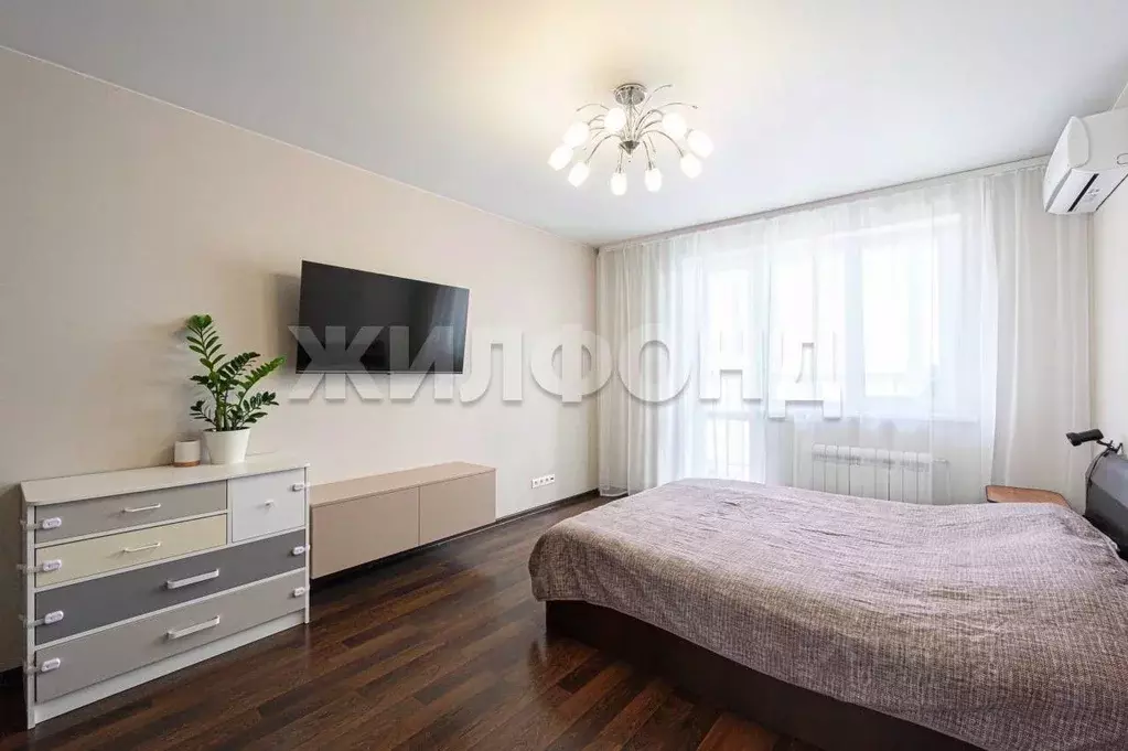 1-к кв. Новосибирская область, Новосибирск Военная ул., 18 (44.5 м) - Фото 1