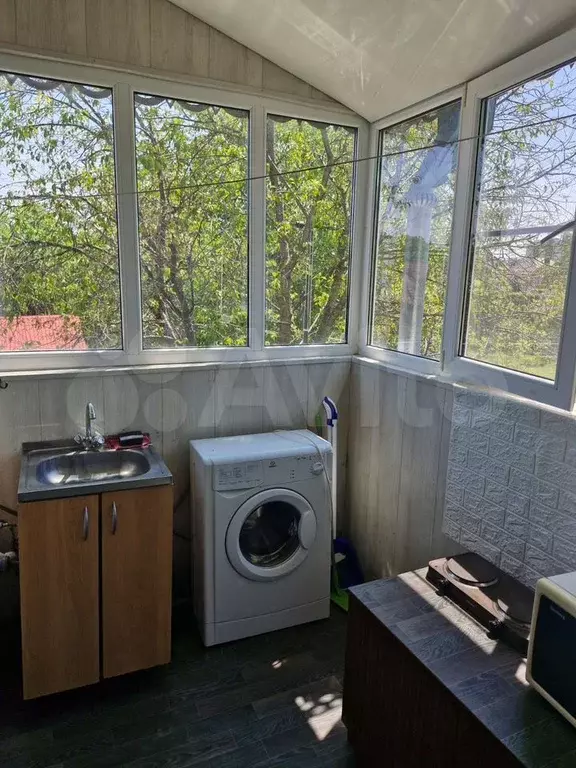 Комната 12,4 м в 6-к., 2/2 эт. - Фото 0
