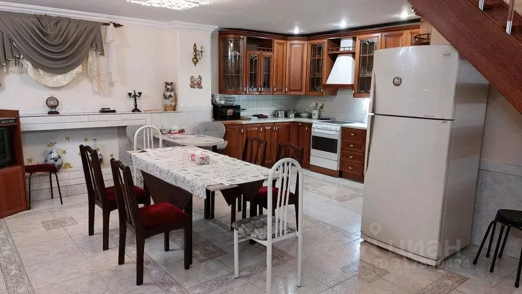 3-к кв. Приморский край, Владивосток ул. Адмирала Кузнецова, 92 (140.0 ... - Фото 0