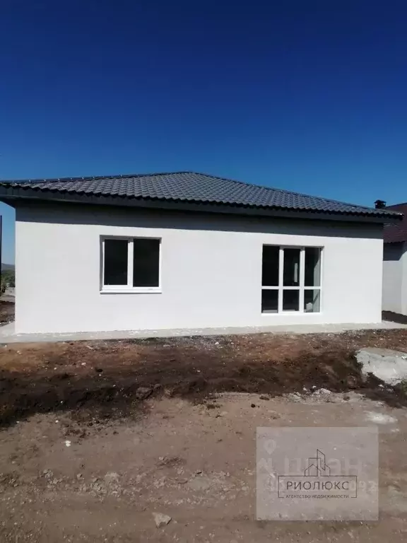 Дом в Челябинская область, с. Агаповка, Тепличный мкр 34 (100 м) - Фото 1