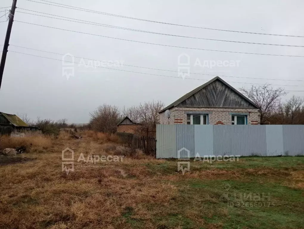Дом в Волгоградская область, Октябрьский район, Ковалевское с/пос, с. ... - Фото 2