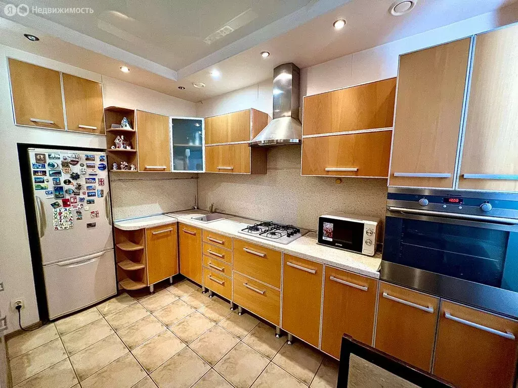 3-комнатная квартира: Астрахань, улица Сен-Симона, 42к2 (80 м) - Фото 1