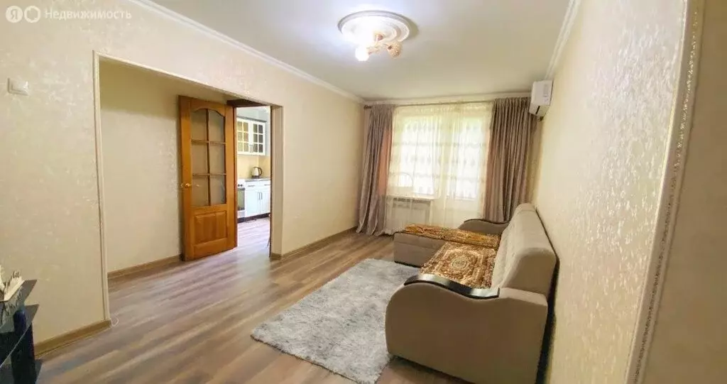 3-комнатная квартира: Махачкала, улица Магомеда Ярагского, 106 (58 м) - Фото 1