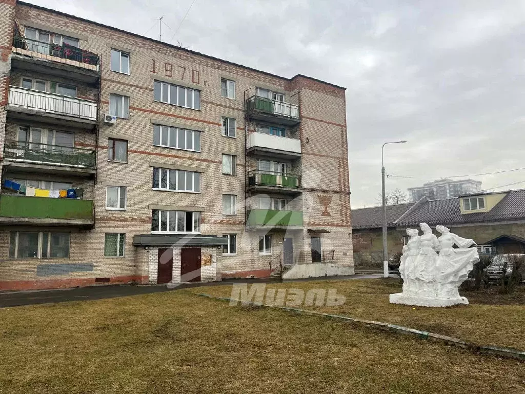 Продается комната в 4-комнатной квартире - Фото 0