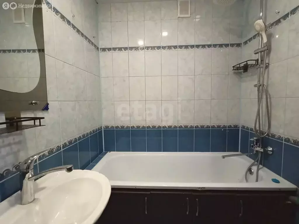 3-комнатная квартира: Волгоград, улица Николая Отрады, 6 (64.4 м) - Фото 1