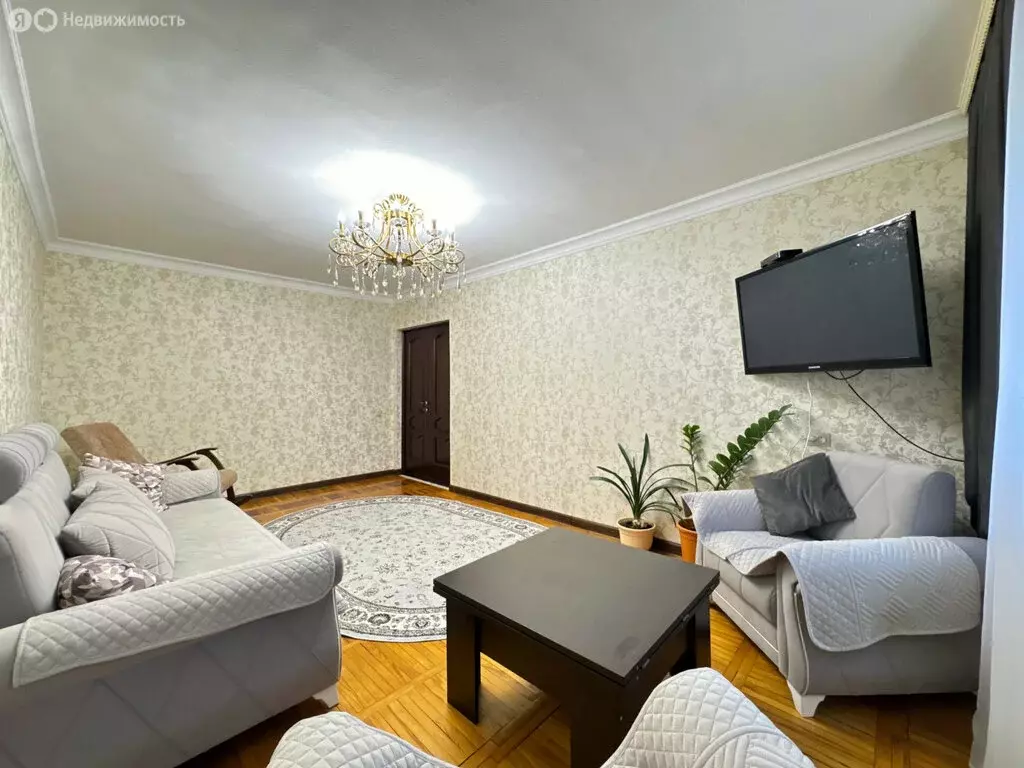 3-комнатная квартира: Нальчик, улица Щаденко, 28 (70 м) - Фото 0