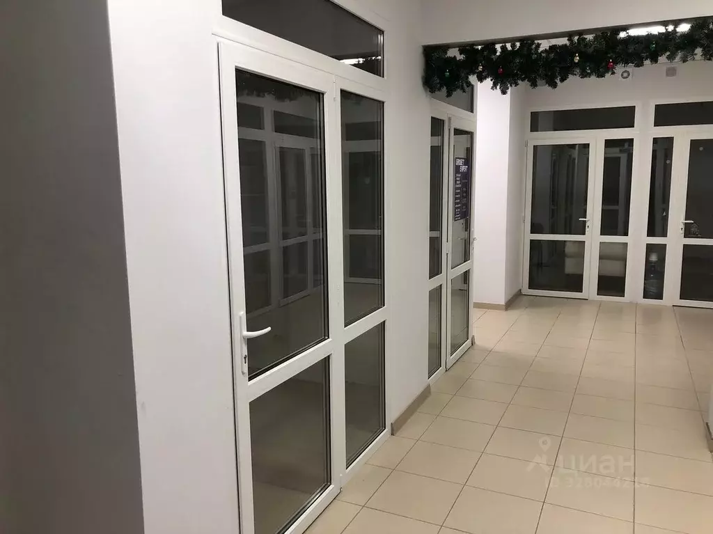 Торговая площадь в Крым, Симферополь ул. Батурина, 115 (14 м) - Фото 1