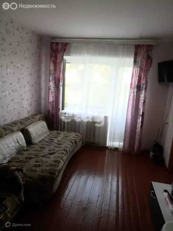 2-комнатная квартира: Вышний Волочёк, улица Коммунаров, 7 (41.6 м) - Фото 0