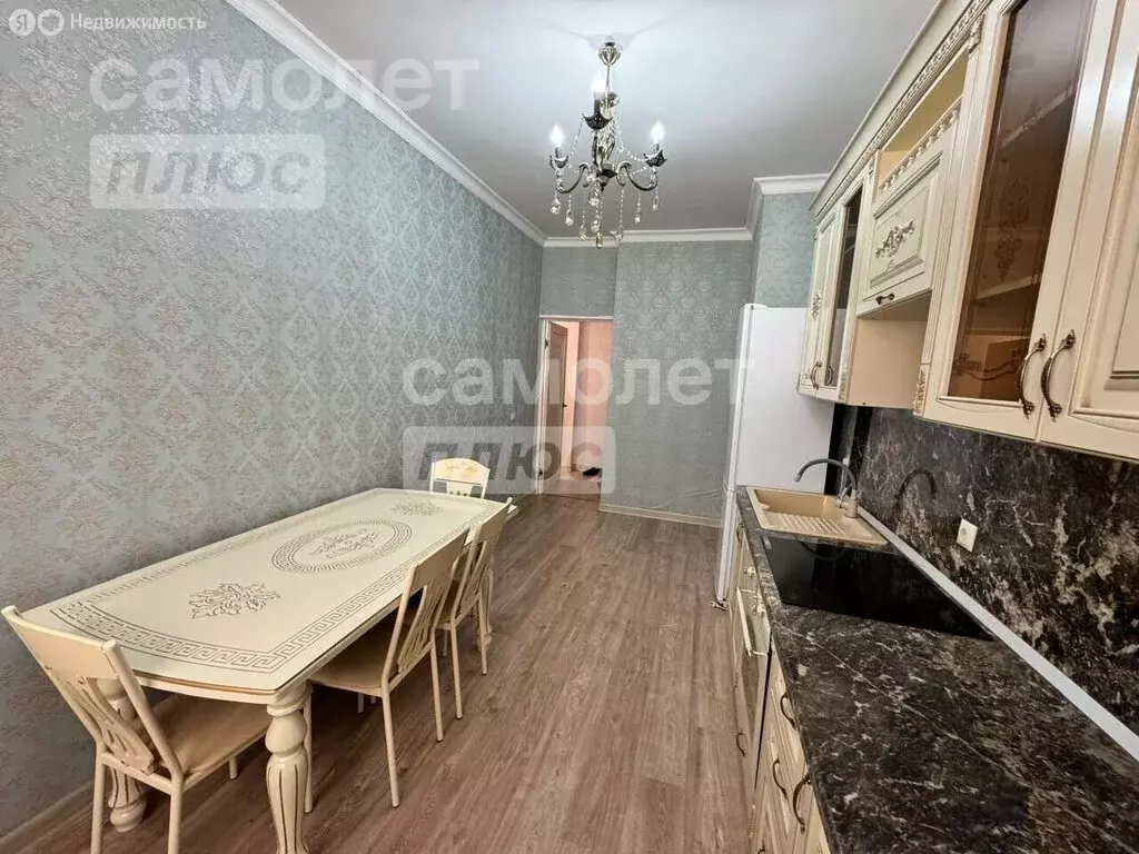 3-комнатная квартира: Грозный, улица А.А. Айдамирова, 141к8 (70 м) - Фото 1