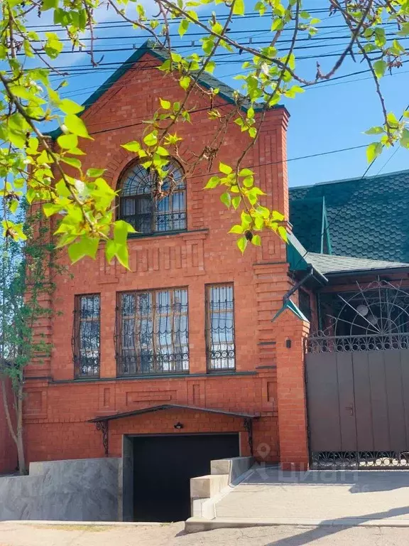 Дом в Саратовская область, Энгельс ул. Республики, 27 (150 м) - Фото 0