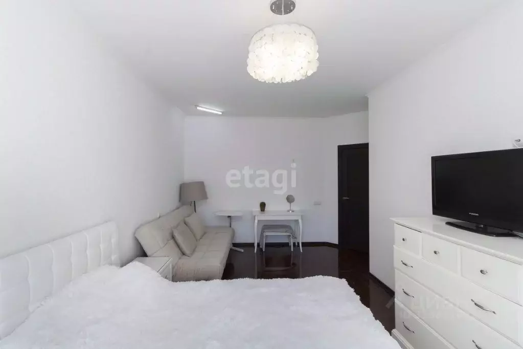 1-к кв. Тюменская область, Тюмень ул. Осипенко, 73 (43.0 м) - Фото 0