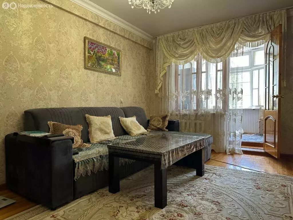 3-комнатная квартира: Махачкала, улица Айвазовского, 8А (72 м) - Фото 1
