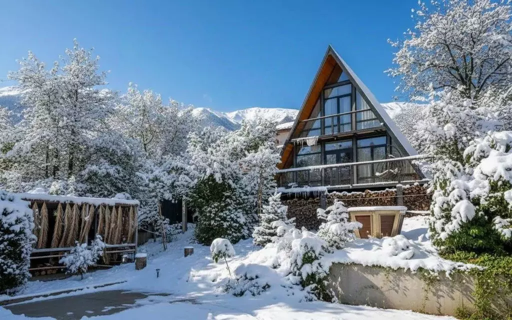 Дом в Краснодарский край, Сочи городской округ, Красная Поляна пгт  ... - Фото 1