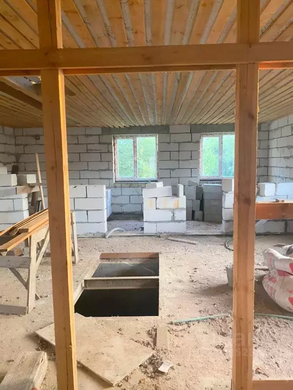 Дом в Новгородская область, Новгородский район, Савинское с/пос, д. ... - Фото 1