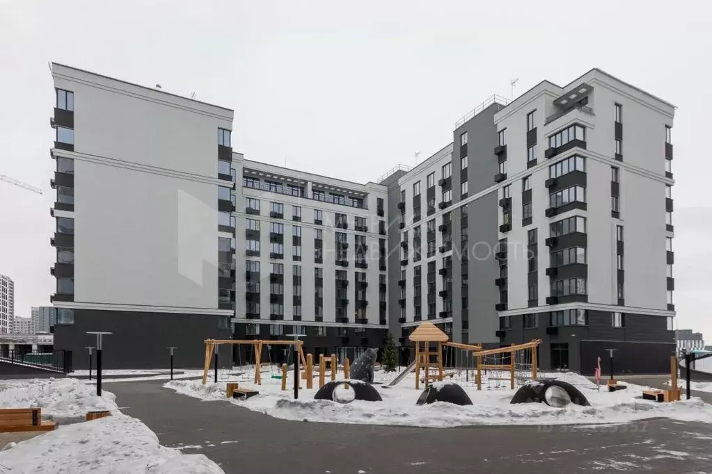 2-к кв. Тюменская область, Тюмень ул. Братьев Бондаревых, 1 (61.0 м) - Фото 0