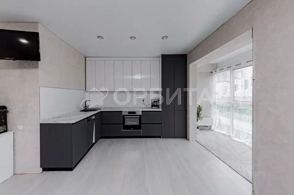 2-к кв. Тюменская область, Тюмень ул. Павла Шарова, 8 (70.4 м) - Фото 2