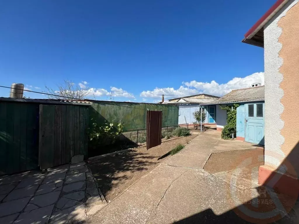 Дом в Крым, Сакский район, Ромашкинское с/пос, с. Колоски ул. Сергея ... - Фото 2