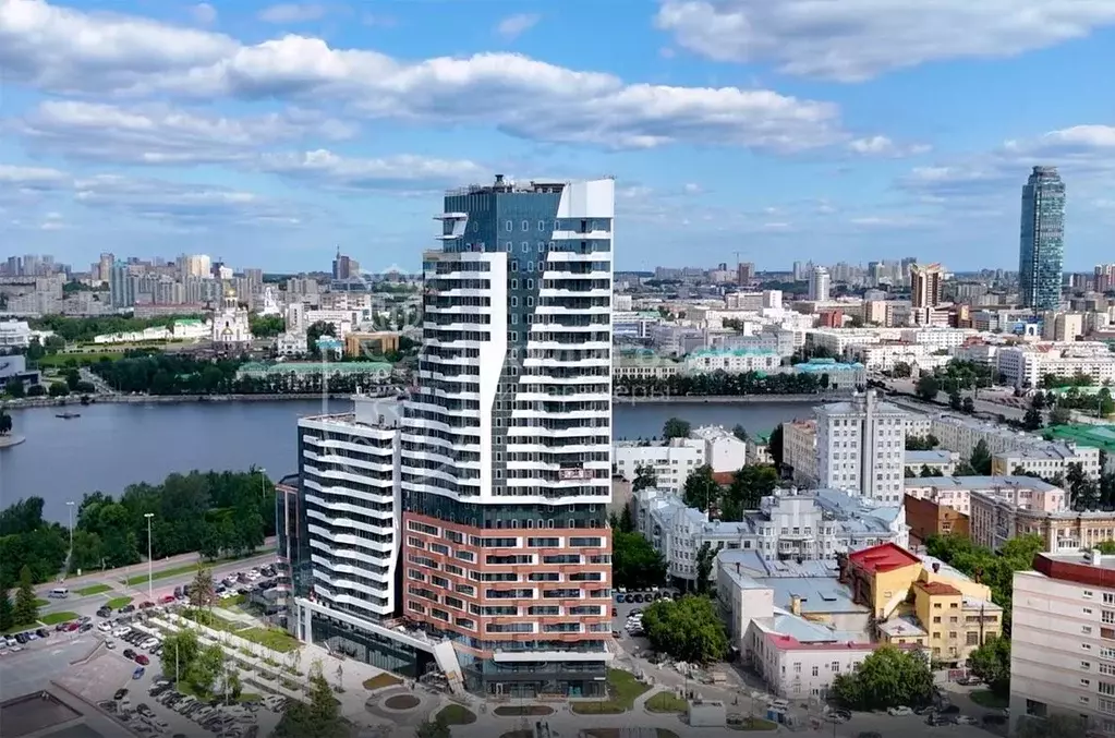 3-к кв. Свердловская область, Екатеринбург пл. Октябрьская, 7 (82.83 ... - Фото 1