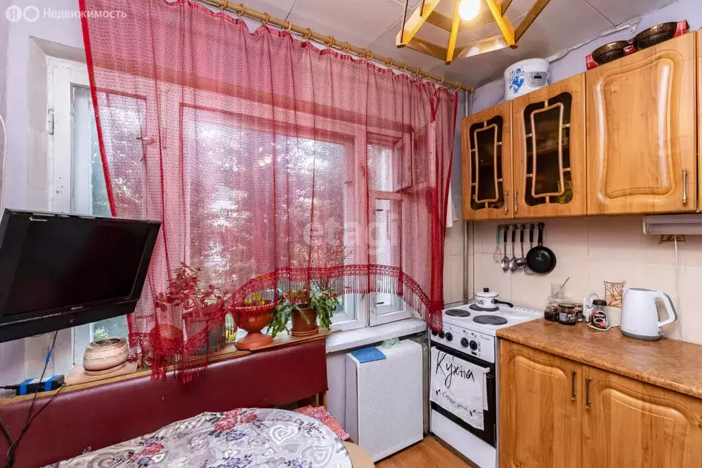 2-комнатная квартира: Тюмень, улица Коммунаров, 39 (46 м) - Фото 1