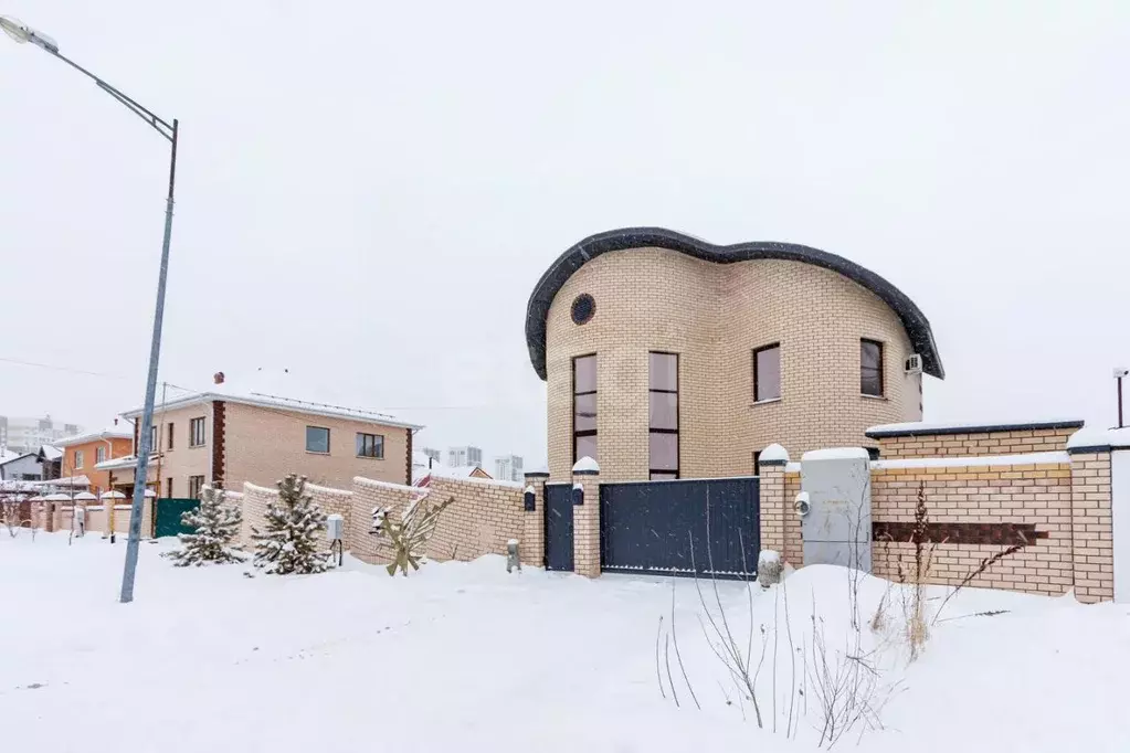 Дом в Тюменская область, Тюмень проезд 3-й Губернский (180 м) - Фото 1