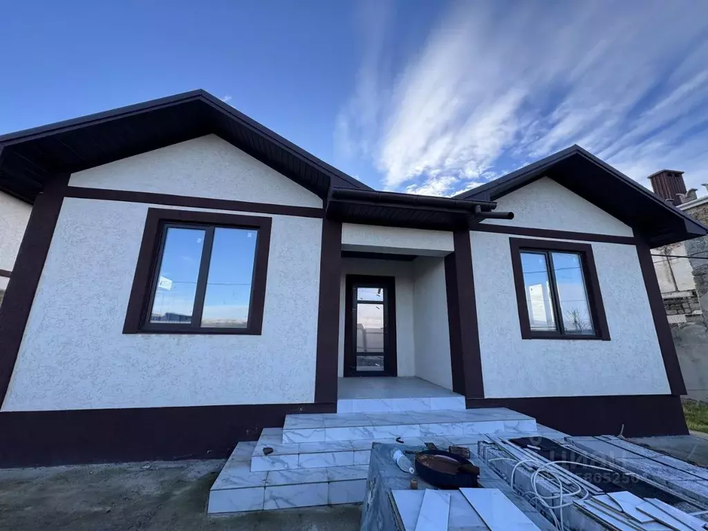 Дом в Крым, Симферопольский район, Добровское с/пос, с. Заречное ул. ... - Фото 1