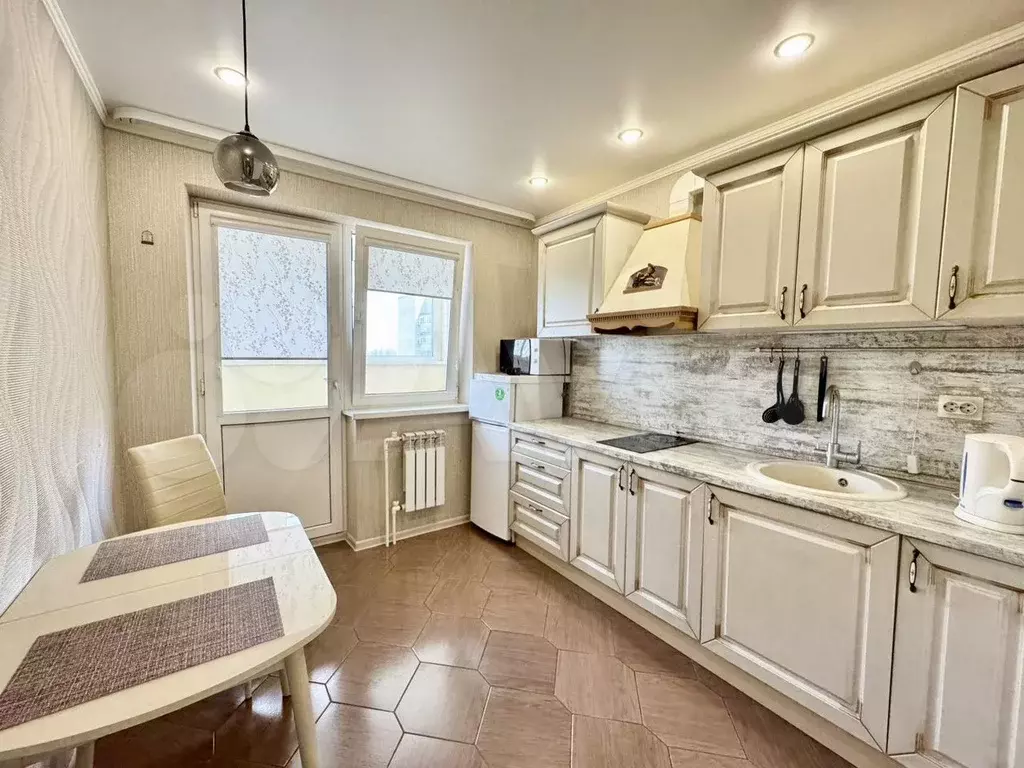 1-к. квартира, 40 м, 8/10 эт. - Фото 0