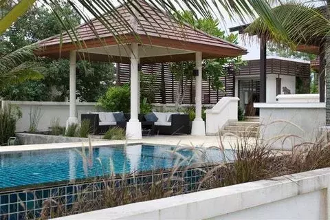 Superb 3 Bedroom Villa in Nuea Khlong Thailand - Фото 1