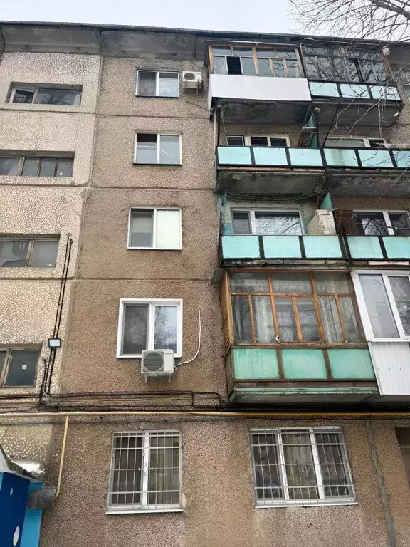 2-к кв. Саратовская область, Энгельс 2-й мкр, 33 (44.8 м) - Фото 0