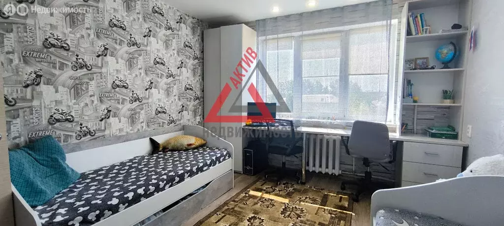 3-комнатная квартира: Каменск-Уральский, посёлок имени Чкалова, ... - Фото 1