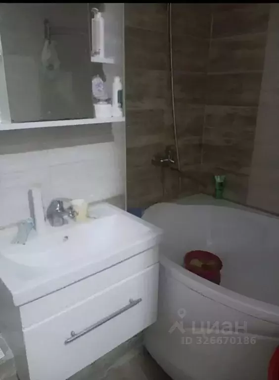 Комната Свердловская область, Екатеринбург ул. Машинная, 42к1 (13.0 м) - Фото 1