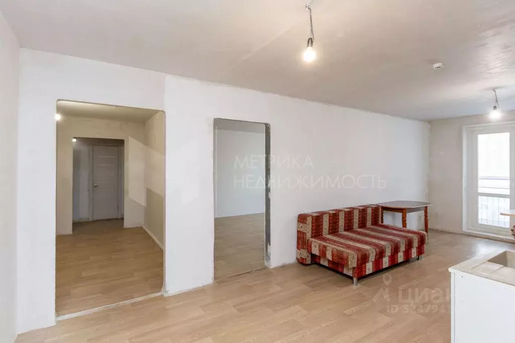 3-к кв. Тюменская область, Тюмень ул. Федюнинского, 62 (92.5 м) - Фото 1