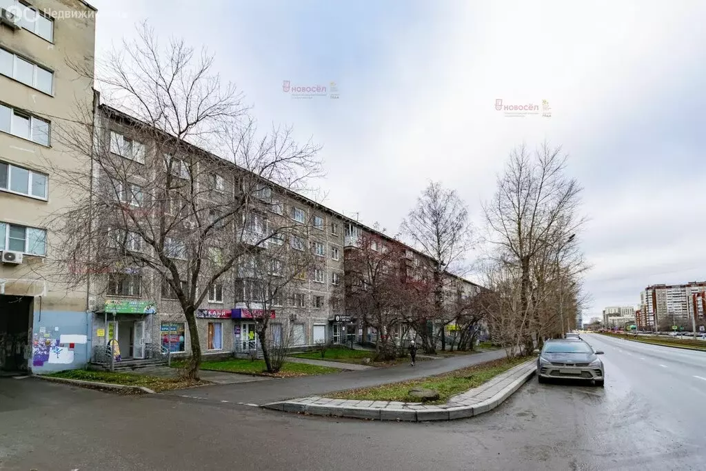 3-комнатная квартира: Екатеринбург, Уральская улица, 68к1 (58.4 м) - Фото 1