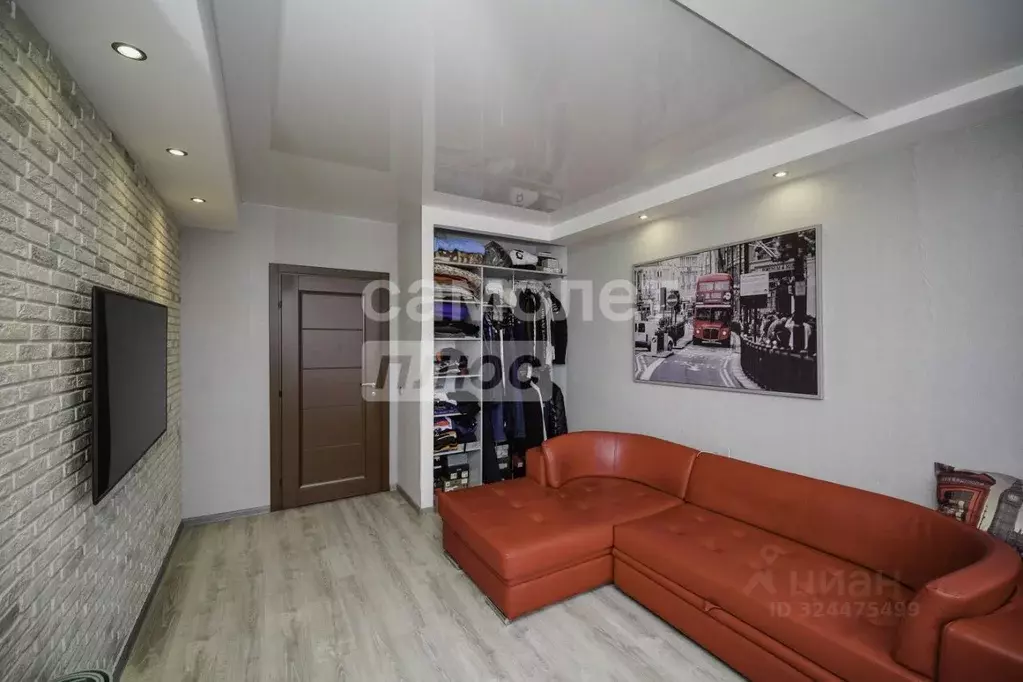 3-к кв. Омская область, Омск ул. 10 лет Октября, 50 (90.0 м) - Фото 1