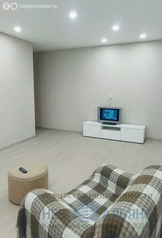 3-комнатная квартира: Дно, улица Петрова, 57 (55.2 м) - Фото 1