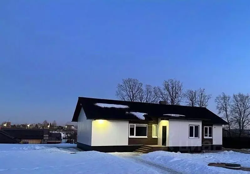 Дом в Ленинградская область, Кингисепп ул. Артиллериста Соловьева, 9 ... - Фото 1