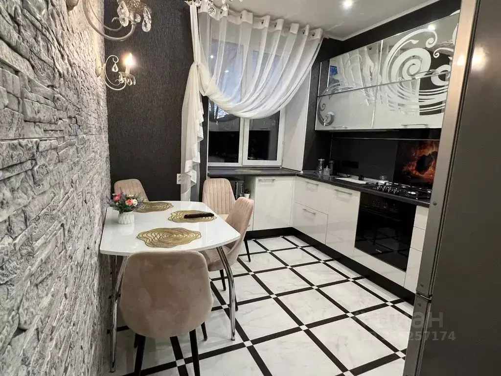 2-к кв. Вологодская область, Череповец ул. Сталеваров, 51 (61.0 м) - Фото 2