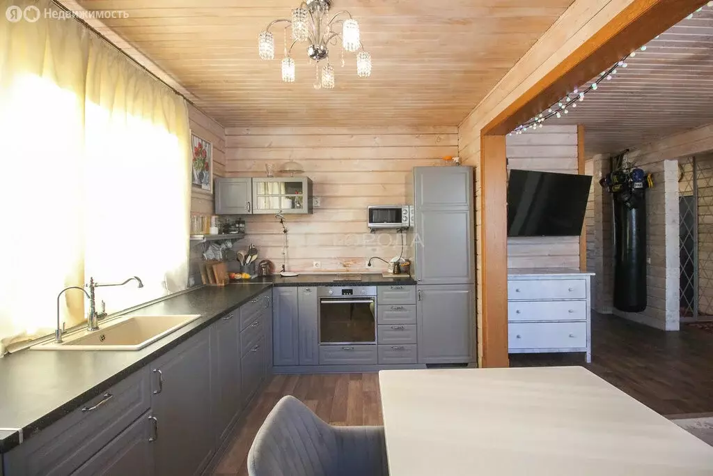 Дом в село Солнечное, Шестнадцатая улица, 8 (150 м) - Фото 1