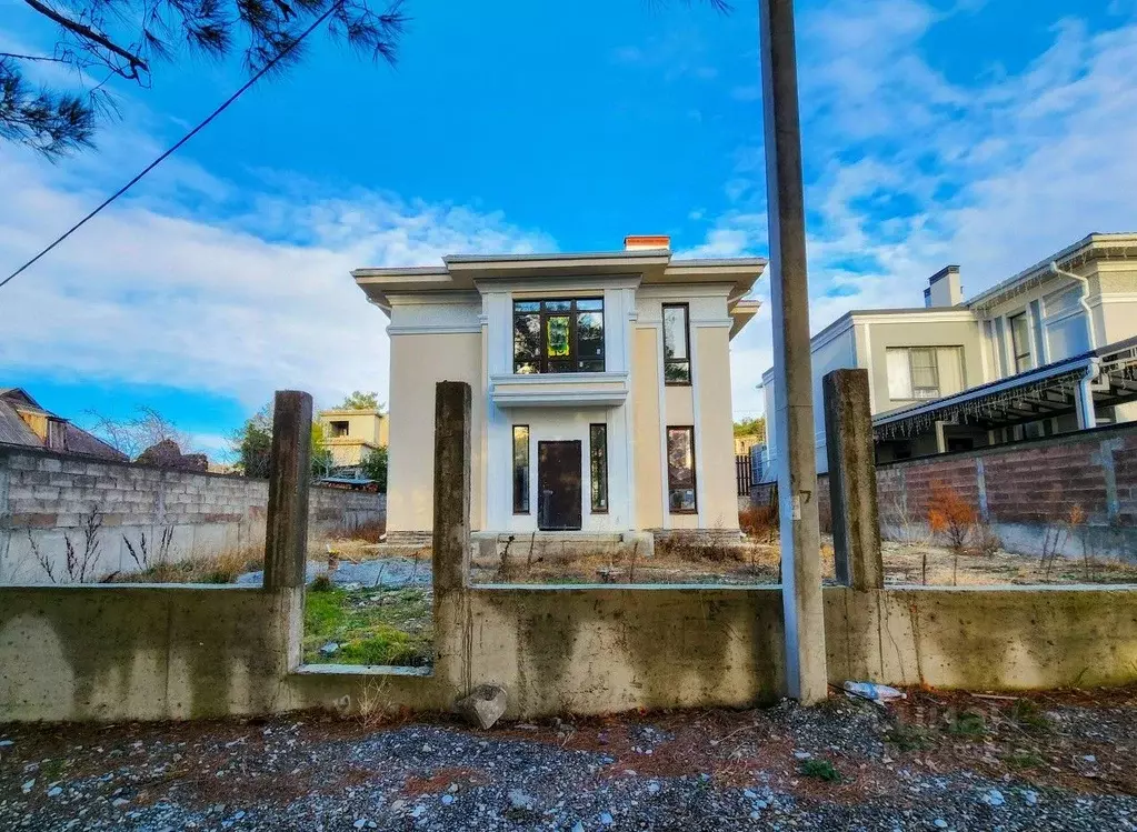 Дом в Краснодарский край, Геленджик Санаторная ул., 67Б (200 м) - Фото 1