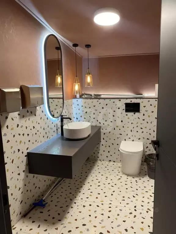 Помещение свободного назначения в Тюменская область, Тюмень ул. ... - Фото 1