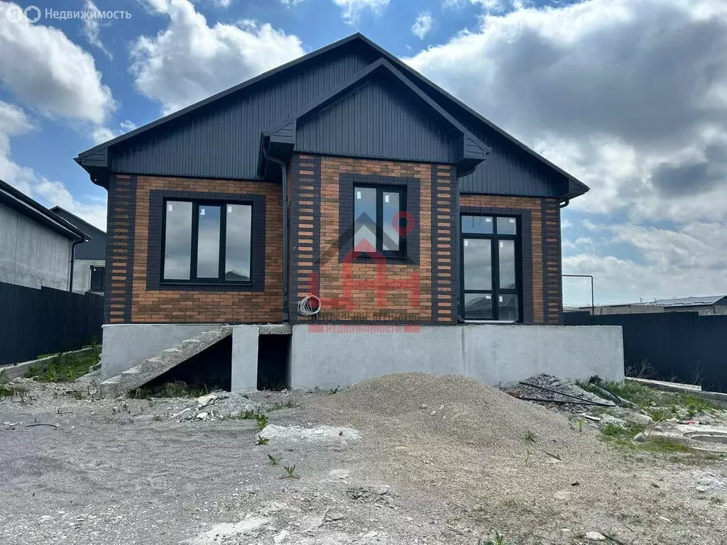 Дом в станица Ессентукская, улица имени Александра Ищенко (100 м) - Фото 0
